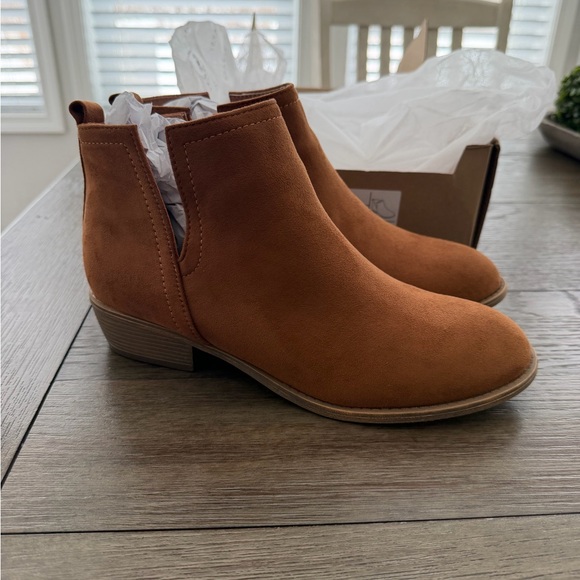 NWT Journee Collection Rimi Booties - Picture 5 of 8